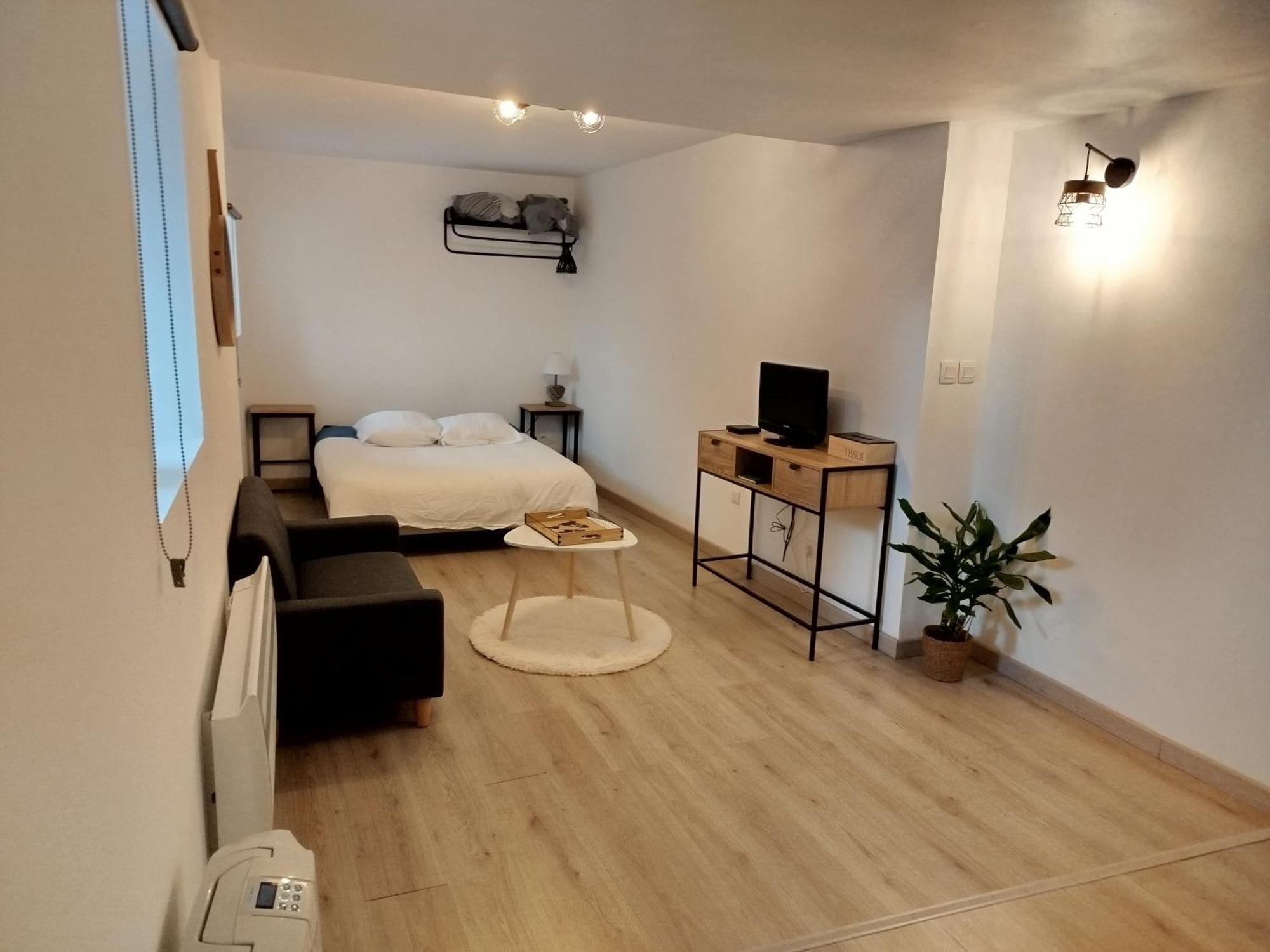 Chez Mathilde, Studio Sur Laval Laval  Ngoại thất bức ảnh