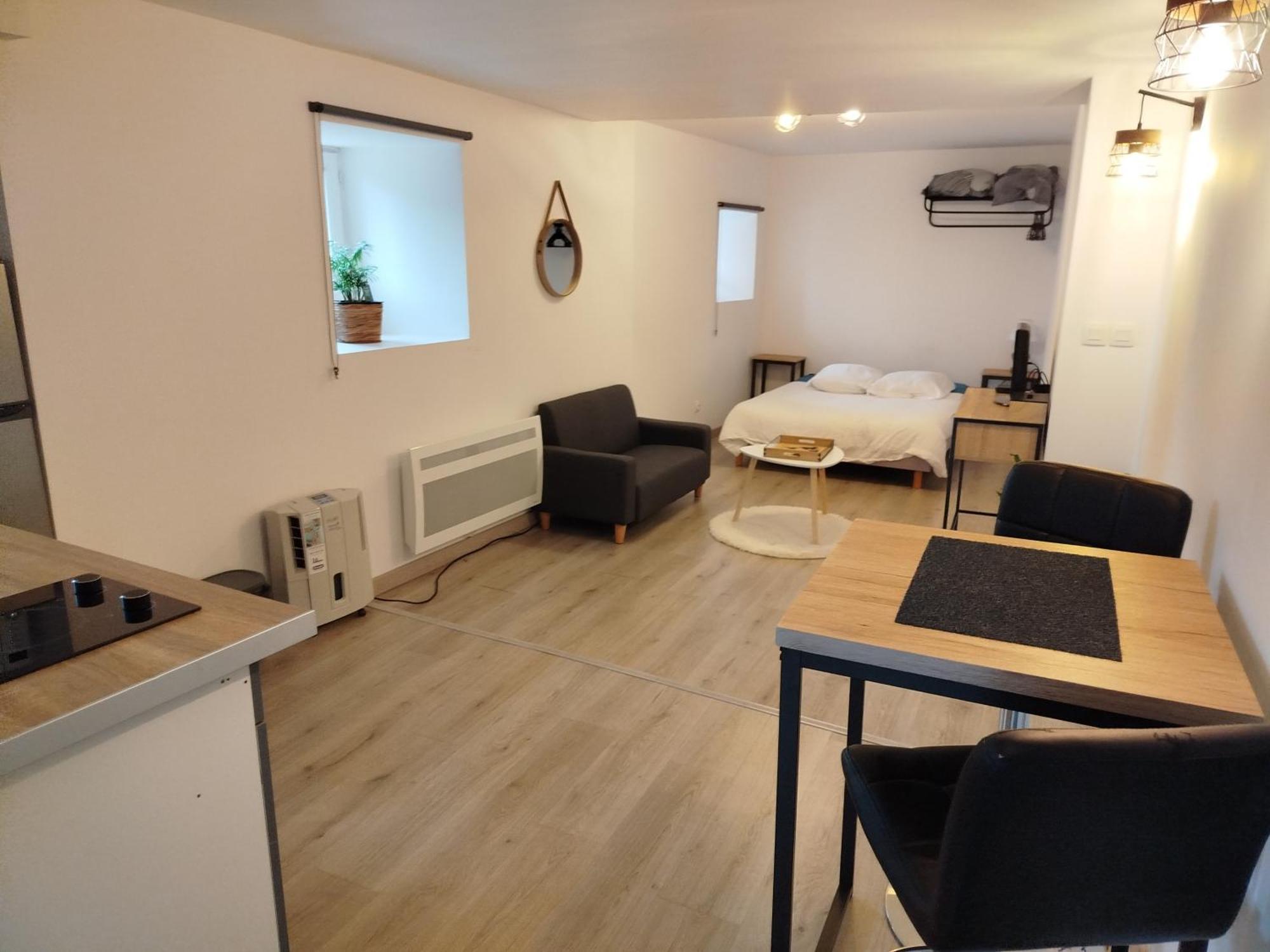 Chez Mathilde, Studio Sur Laval Laval  Ngoại thất bức ảnh